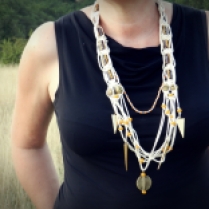 "Des noeuds" collier macramé et perles africaines